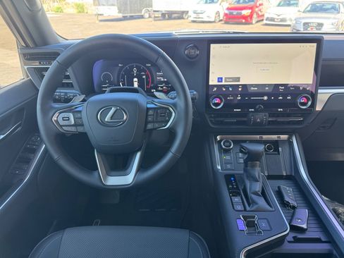 Used 2026 Lexus GX 550 w/ Accessory Package (ZB) AWD/4WD image 9