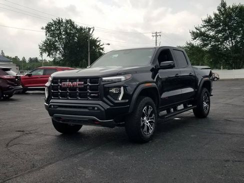 Used 2025 GMC Canyon AT4 AWD/4WD image 2