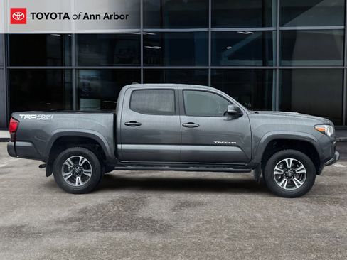 Used 2019 Toyota Tacoma TRD Sport image 10