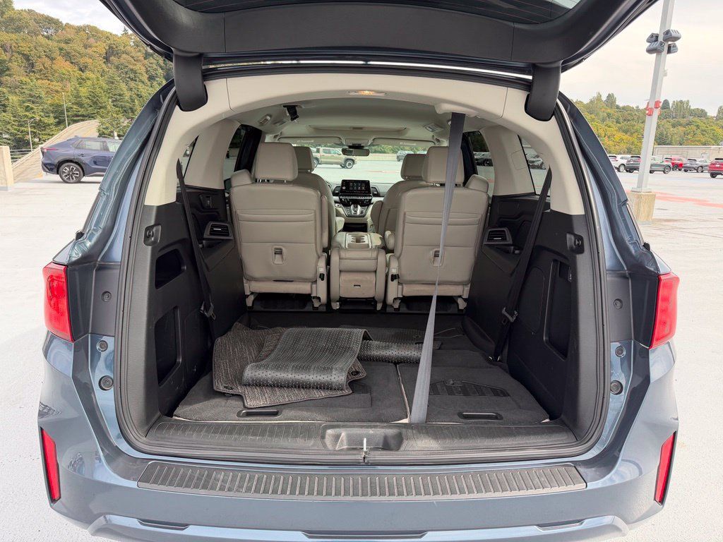 Used 2025 Honda Odyssey EX-L image 9