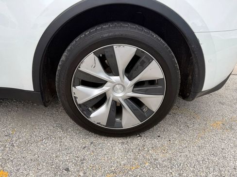 Used 2021 Tesla Model Y Long Range AWD/4WD image 23