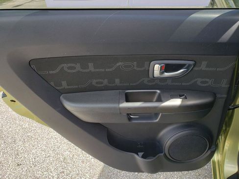 Used 2012 Kia Soul + FWD image 11