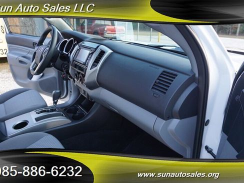 Used 2014 Toyota Tacoma PreRunner image 16