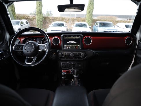 Used 2022 Jeep Gladiator Rubicon w/ Cold Weather Group image 13