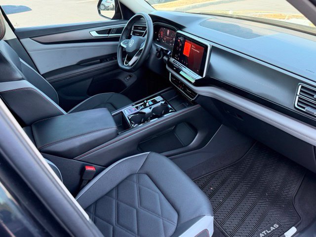 Certified 2024 Volkswagen Atlas Peak Edition SE AWD/4WD image 19