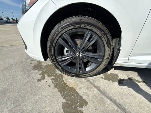 Used 2023 Volkswagen Jetta SE FWD image 10