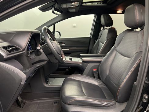 Used 2022 Toyota Sienna XSE image 21