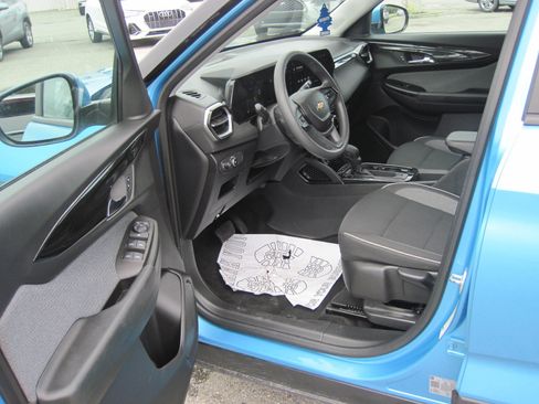 Used 2025 Chevrolet TrailBlazer LT AWD/4WD image 10