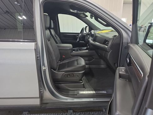 Used 2025 Chevrolet Suburban Z71 AWD/4WD image 32