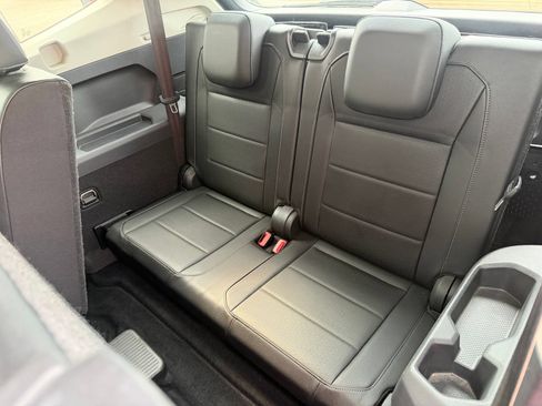 Used 2019 Volkswagen Tiguan SE w/ Panoramic Sunroof Package FWD image 24