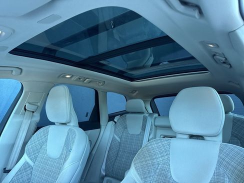 Used 2022 Volvo XC60 B5 Momentum image 14