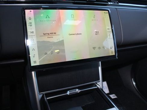 New 2026 Land Rover Range Rover SE image 16