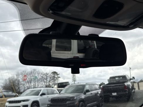 Used 2017 Jeep Cherokee Latitude w/ Safety/Convenience Group image 26