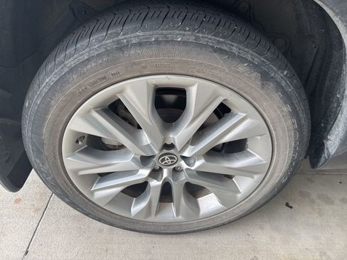 Used 2024 Toyota Highlander Limited image 18