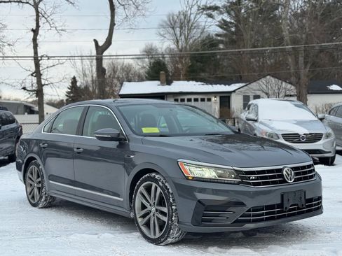 Used 2017 Volkswagen Passat 1.8T R-Line w/ R-Line Lighting Package image 3