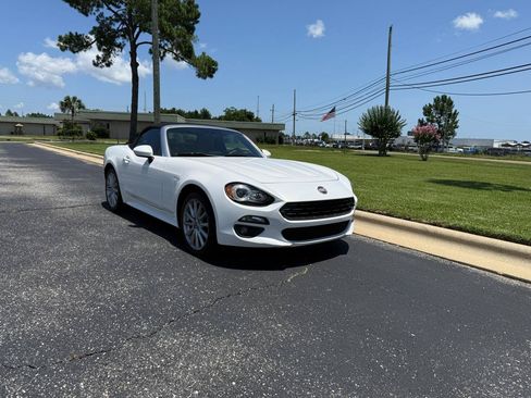 Used 2017 FIAT 124 Spider Lusso RWD image 12