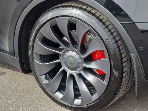 Used 2021 Tesla Model Y Performance image 12