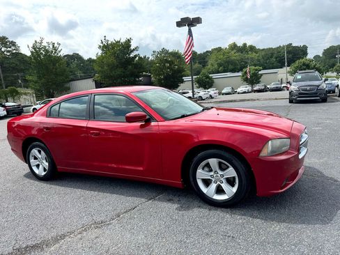 Used 2013 Dodge Charger SE image 6