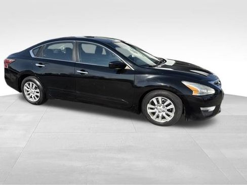 Used 2014 Nissan Altima 2.5 S w/ Display Audio Package FWD image 14