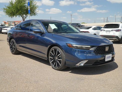 Used 2025 Honda Accord Touring image 3