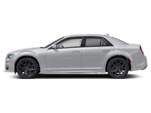 Used 2023 Chrysler 300 Touring L image 3