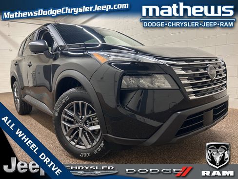 Used 2024 Nissan Rogue S image 1