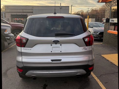 Used 2019 Ford Escape SE image 5