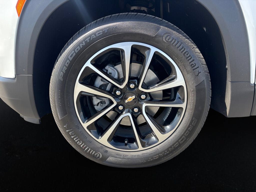 Used 2024 Chevrolet TrailBlazer LT w/ LT Cold Weather Package FWD image 9