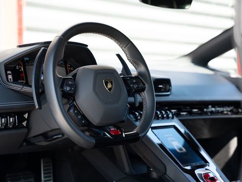 Used 2021 Lamborghini Huracan EVO RWD image 18