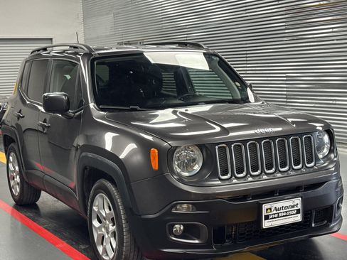 Used 2018 Jeep Renegade Latitude FWD image 7