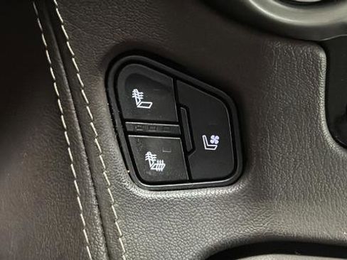 Used 2020 Chevrolet Suburban Premier image 30