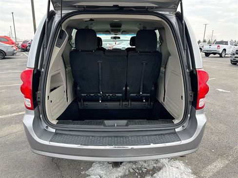 Used 2014 Dodge Grand Caravan SXT image 23