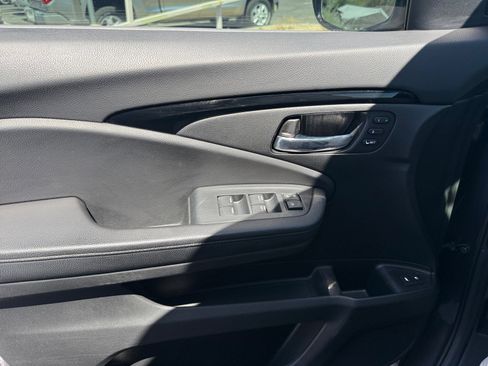 Used 2021 Honda Pilot Touring image 13