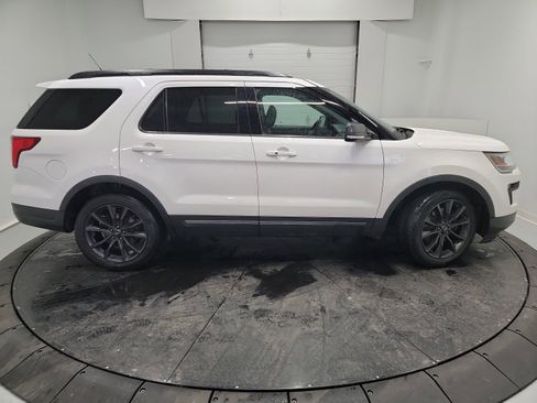 Used 2018 Ford Explorer XLT w/ Equipment Group 202A image 11