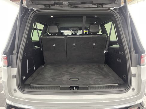 Used 2024 Jeep Wagoneer L Series II w/ Flexible Seating Group image 18