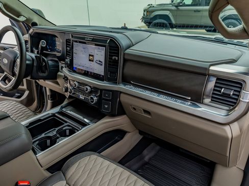 Used 2026 Ford F450 Platinum w/ Platinum Plus Package image 18