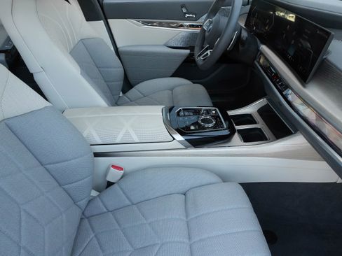 Certified 2023 BMW 760i xDrive AWD/4WD image 12