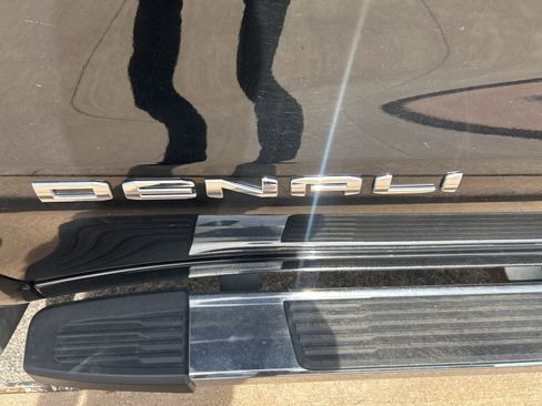 Used 2022 GMC Sierra 1500 Denali w/ Driver Alert Package II image 10