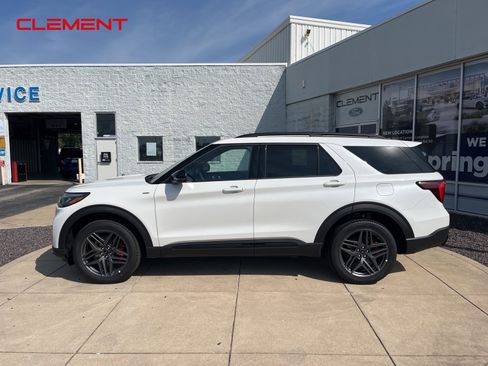 New 2025 Ford Explorer ST-Line w/ Premium Package image 24