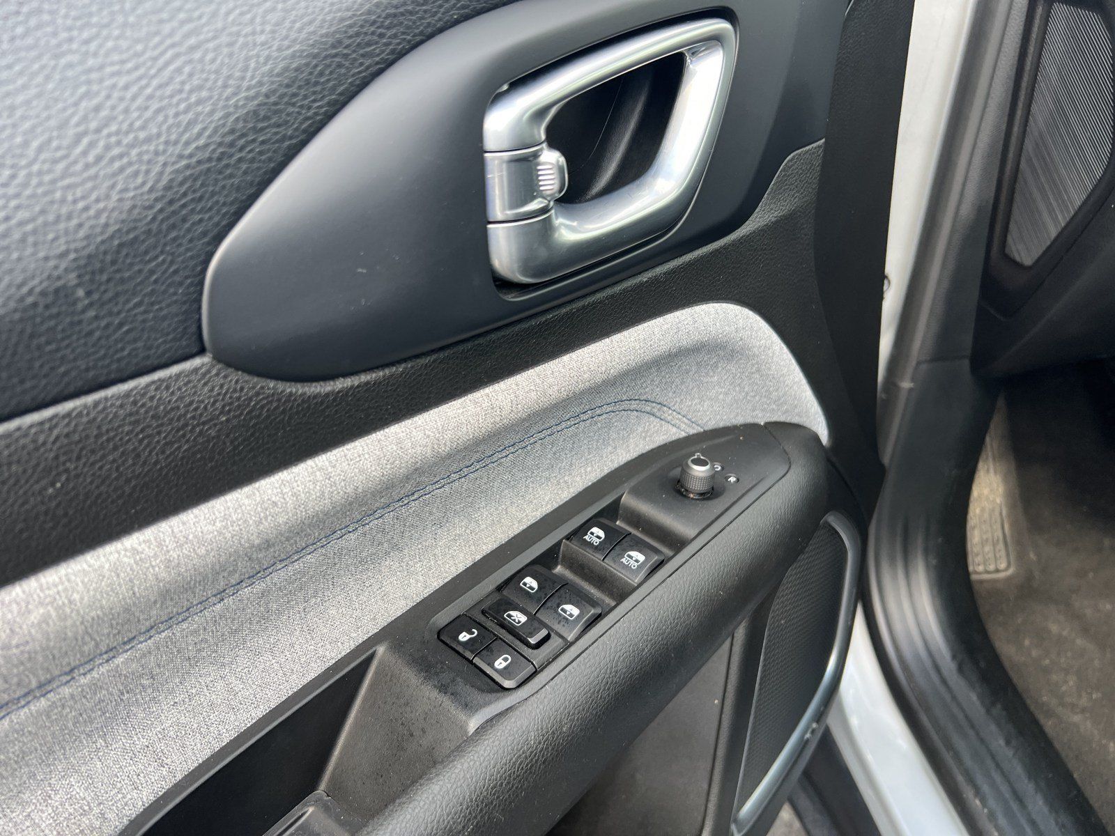 Used 2024 Jeep Compass Latitude AWD/4WD image 10