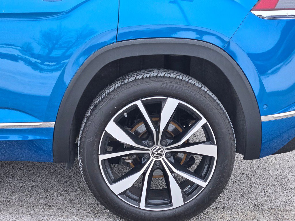 Used 2024 Volkswagen Atlas Cross Sport SEL Premium R-Line AWD/4WD image 13