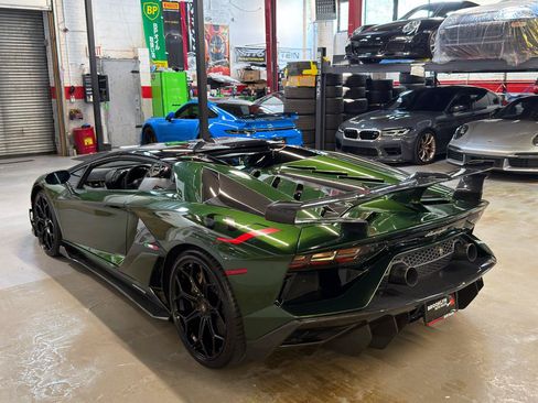 Used 2021 Lamborghini Aventador SVJ AWD/4WD image 12