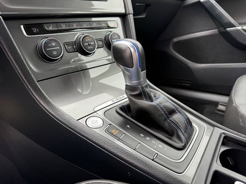 Used 2016 Volkswagen e-Golf SE image 24