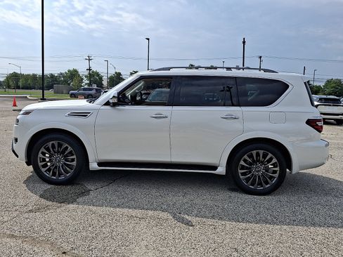 Certified 2023 Nissan Armada Platinum w/ Cargo Package AWD/4WD image 4