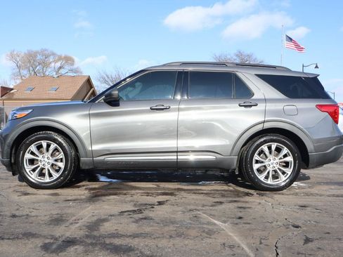 Used 2021 Ford Explorer XLT w/ Equipment Group 202A RWD image 2
