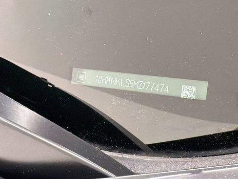 Used 2021 GMC Acadia SLE w/ Driver Convenience Package image 19