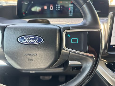 Used 2025 Ford Expedition Platinum AWD/4WD image 11