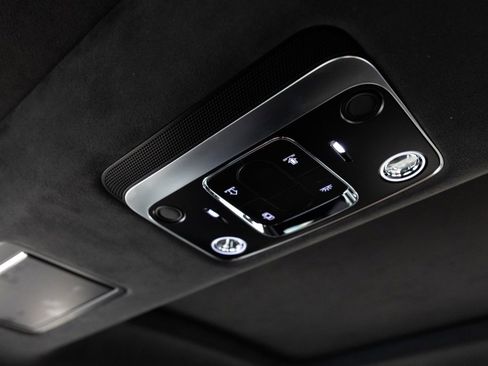 Used 2025 Bentley Flying Spur Plug-In Hybrid image 45