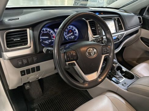 Used 2019 Toyota Highlander XLE w/ Protection Package #3 AWD/4WD image 9