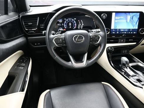 Used 2024 Lexus NX 250 FWD w/ Towing Package (2000 Lbs) image 15